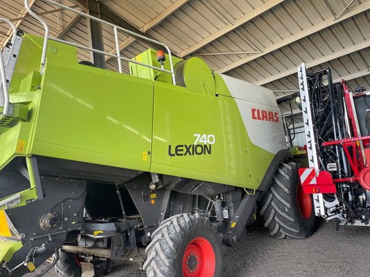Moissonneuse batteuse - LEXION 740