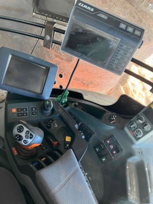 Tracteur agricole Claas AXION 800 CEBIS