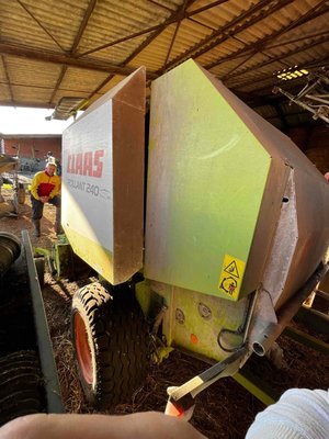 Presse à balles rondes Claas ROLLANT 240 R