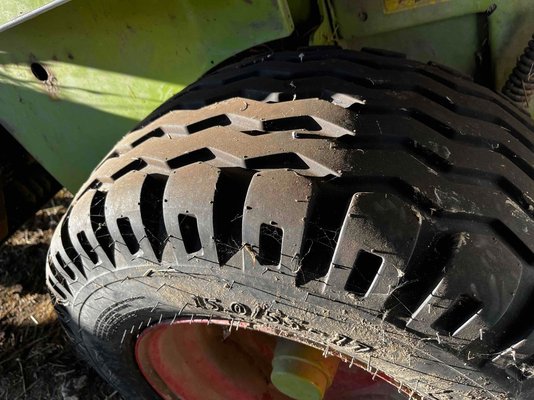 Presse à balles rondes Claas ROLLANT 240 R