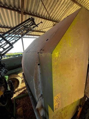 Presse à balles rondes Claas ROLLANT 240 R