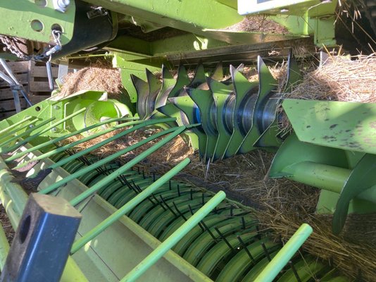 Presse à balles rondes Claas ROLLANT 240 R
