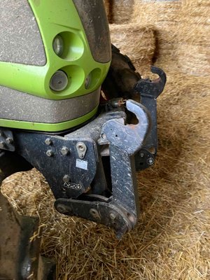 Tracteur agricole Claas ARES 657 ATZ