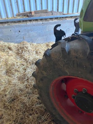 Tracteur agricole Claas ARES 657 ATZ