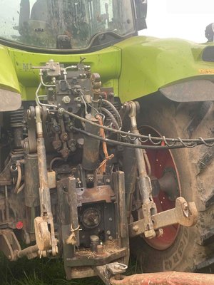 Tracteur agricole Claas AXION 810 CIS T4F