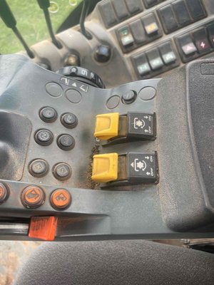 Tracteur agricole Claas AXION 810 CIS T4F